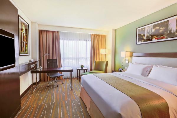 Holiday Inn & Suites Makati