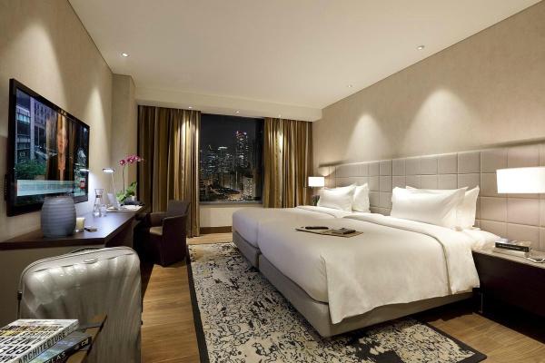 Makati Diamond Residences